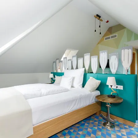 Historia Malomkert Hotell