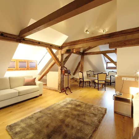 Historia Malomkert מלון