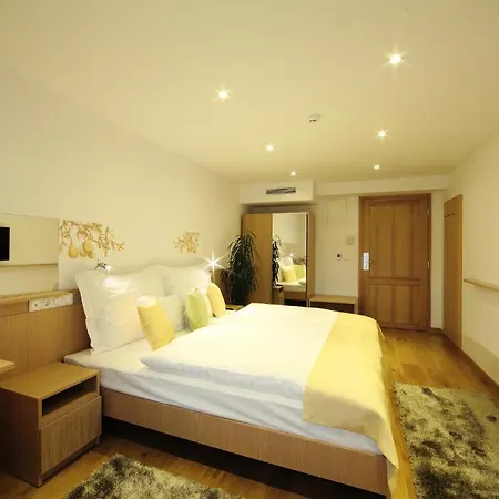 מלון Historia Malomkert 4*